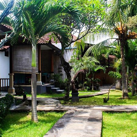Coconut Beach Bungalows & Warung Αμέντ Εξωτερικό φωτογραφία