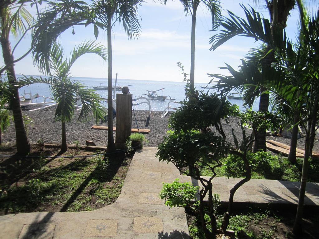 Coconut Beach Bungalows & Warung Αμέντ Εξωτερικό φωτογραφία